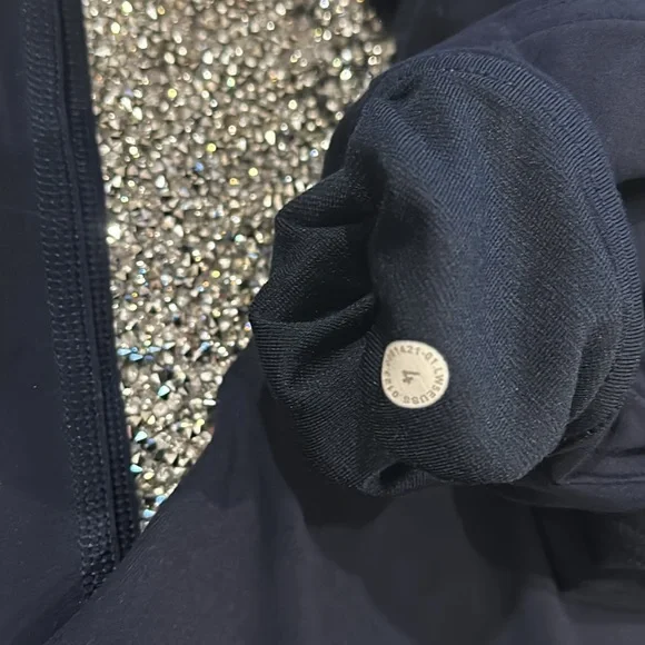 Lululemon Align High-Rise Mini-Flared Pant 32" size 4 NWT
True Navy blue 💙 - Picture 5 of 5